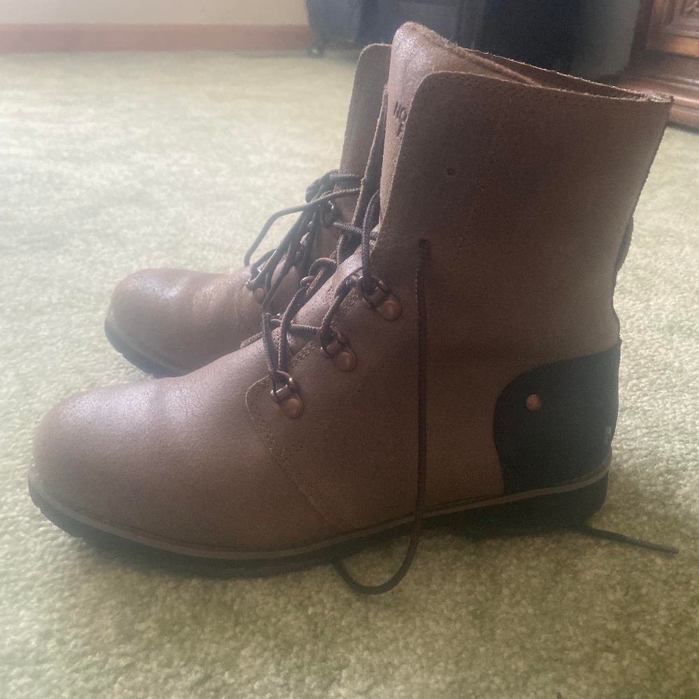 The North Face Booties Lightly Worn Lace Up Size 8 No Defects Or Markings